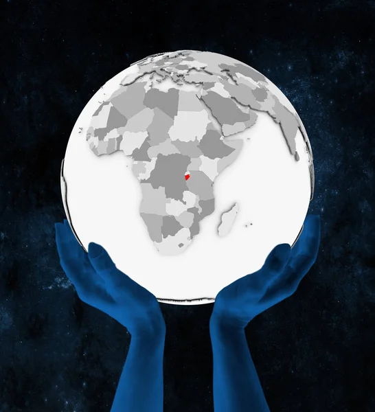 Μπουρούντι Κόκκινο Χρώμα Στο Λευκό Globe Πραγματοποιήθηκε Στα Χέρια Στο — Φωτογραφία Αρχείου