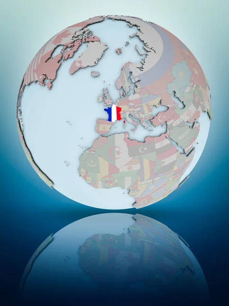 Francia Con Bandiera Nazionale Sul Globo Che Riflette Sulla Superficie — Foto Stock
