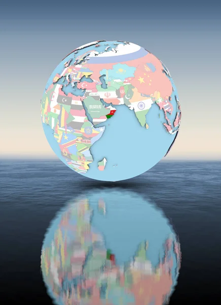 Oman Globus Polityczny Flagi Narodowe Unoszące Się Nad Wodą Ilustracja — Zdjęcie stockowe