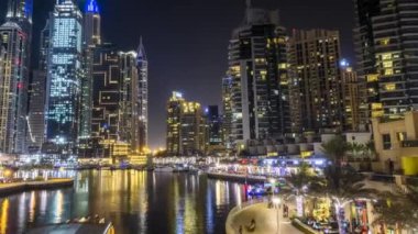 Dubai gece timelapse. Marian bölge ısıtmak ve uğultu gece hayatı ile