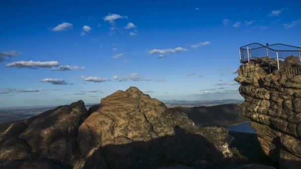 Timelapse depuis le belvédère pittoresque au sommet du Pinnacle dans le parc national des Grampians, en Australie. Destination touristique populaire et lieu de randonnée préféré .