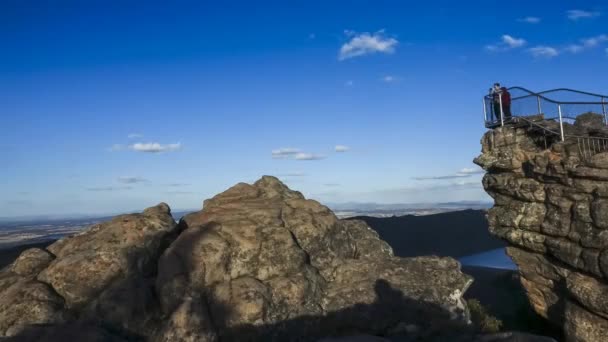 Timelapse Van Mensen Wandelen Mooie Uitkijk Bovenkant Van Pinnacle Piek — Stockvideo