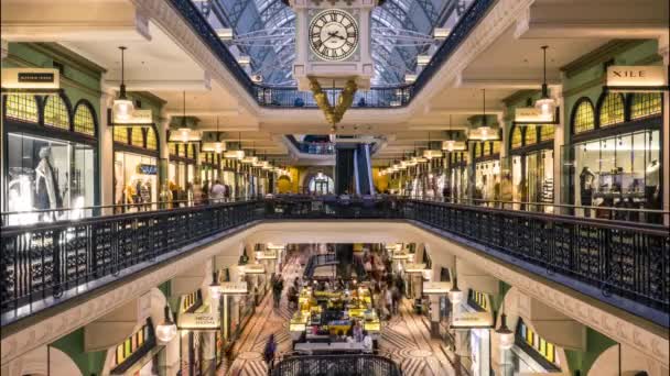 Qvb シドニーの有名なロイヤル時計とクイーン ビクトリア ビルディングにショッピング センターのオーストラリア シドニー 2018 タイムラプス 主な観光スポットの 説明の編集映像 — ストック動画