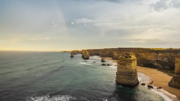 Промежуточное Видео Формирования Радуги Облаках Знаменитыми Twelve Apostles Great Ocean — стоковое видео