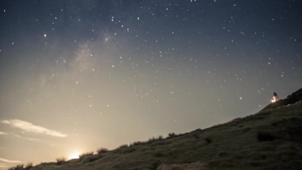 Timelapse Video Luna Subiendo Con Estrellas Movimiento Cielo — Vídeo de stock