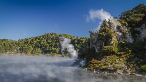Timelapse Vídeo Fumaça Saindo Água Quente Colinas Waimangu Vulcanic Valley — Vídeo de Stock