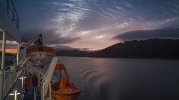 新西兰 皮克顿 2017年10月16日 库克海峡渡轮在新西兰南北群岛之间航行的时间推移视频在凌晨 说明编辑录像 — 图库视频影像