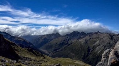 Souther Alpler'de çığ tepe Arthurs pası Timelapse video. Yeni Zelanda güzel dağlık manzara.