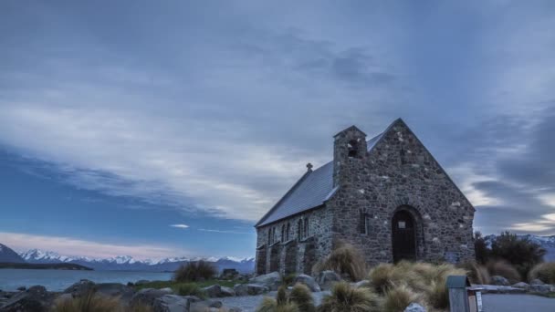 Iglesia Del Buen Pastor Orilla Del Lago Tekapo Rodeado Hermosos — Vídeo de stock