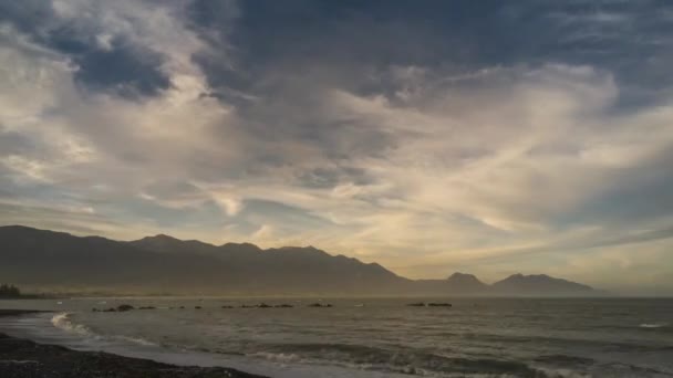 Akşam Kaikoura Yeni Zelanda Plaja Timelapse Gökyüzünde Güzel Bulut Formasyonları — Stok video