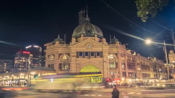 Nächtlicher Zeitrahmen der Flinders Street Station — Stockvideo