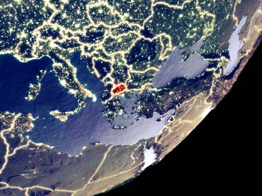 Makedonya uzaydan Dünya model gece üzerinde. Plastik gezegenin yüzey ve görünür parlak ışıklar çok ince ayrıntı. 3D çizim. Nasa tarafından döşenmiş bu görüntü unsurları.