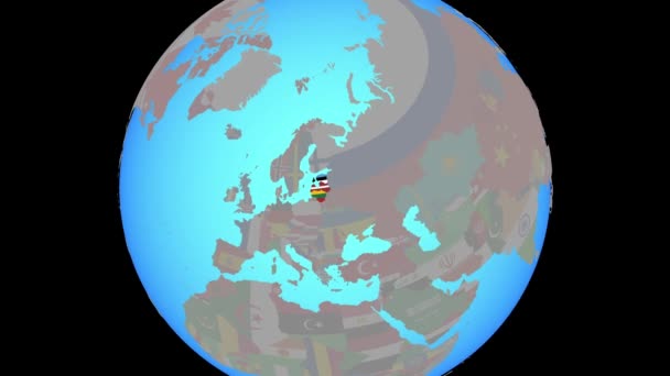 Zooma in till de baltiska staterna med flaggor på kartan — Stockvideo