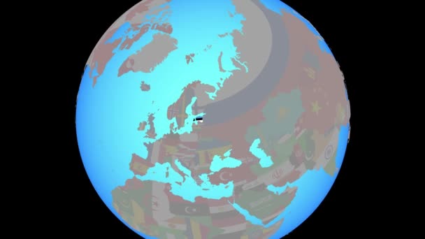 Zooma in till Estland med flagga på kartan — Stockvideo