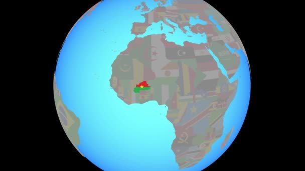 Powiększ do Burkina Faso z flagą na mapie — Wideo stockowe
