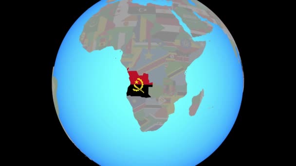 Збільшення до Анголи з прапором на карті — стокове відео