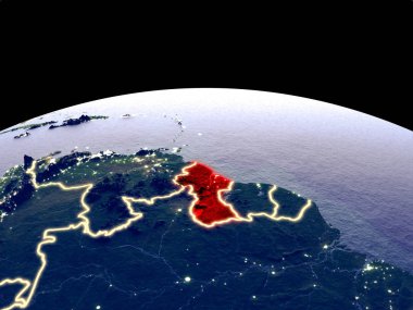 Guyana uzaydan dünya gezegeninde gece parlak şehir ışıkları ile. Gerçek dağlar ile ayrıntılı plastik gezegen yüzeyi. 3d illüstrasyon. Nasa tarafından döşenmiş bu görüntünün elemanları.