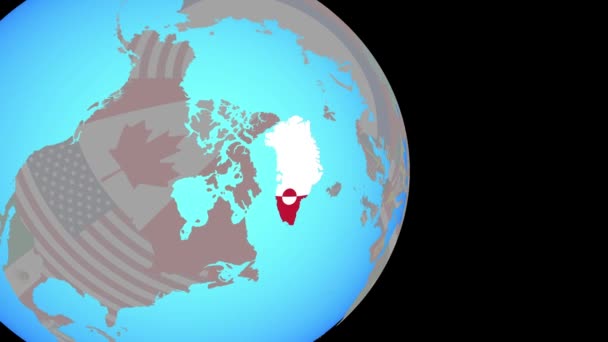 Приблизиться к Гренландии с флагом на глобусе — стоковое видео