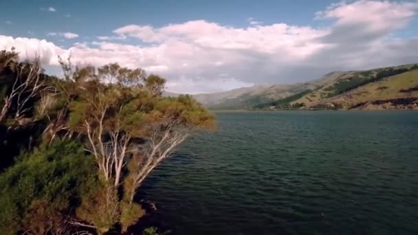 Λίμνη στη Νέα Ζηλανδία εναέρια — Αρχείο Βίντεο