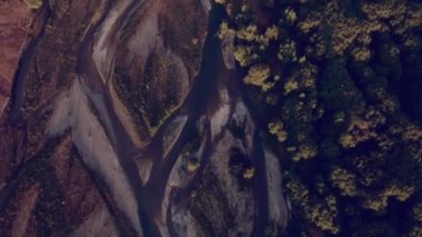 Yeni Zelanda'da nehrin havadan