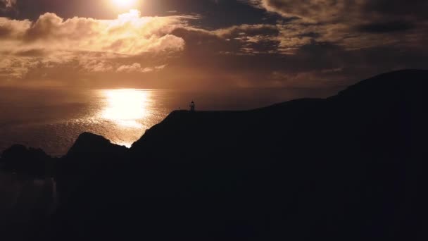 Faro del Cabo Reinga al atardecer — Vídeo de stock