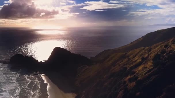 Antenn av Cape Reinga Lighthouse under solnedgången — Stockvideo