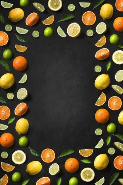 Flat Lay Diverse Citrusfrukter Svart Bakgrund Text Rymden Bilden — Stockfoto