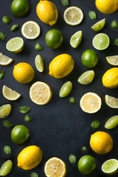 Citron Lime Och Mynta Blad Svart Bakgrund Friska Dricka Örtte — Stockfoto