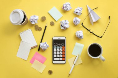 Düz yatıyordu finansal planlama nesneleri masa üstü.