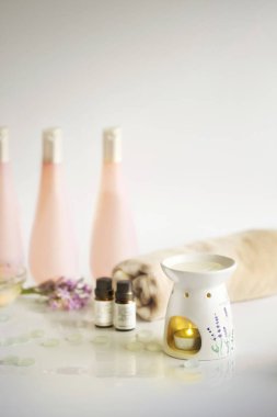 Spa Merkezi aromaterapi tedavisi güzellik tedavileri nesneleri masa üstü.