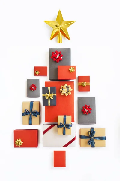 Koncepční Vánoční Stromek Podle Dárkových Krabic — Stock fotografie