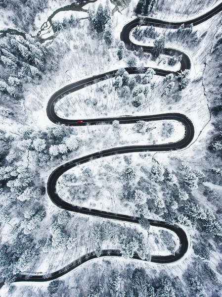 Estrada Sinuosa Extrema Nas Montanhas Inverno — Fotografia de Stock