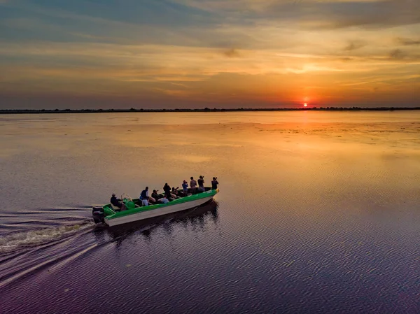 Туристів Які Відвідують Дельта Дунаю Заході Сонця Моторному Човні — стокове фото