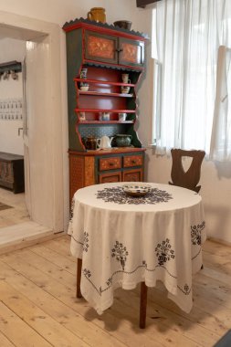 Transilvanya, Romanya - Haziran 2018: Alman Saksonlar Transylvania'da geleneksel Sakson ev iç