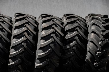 Traktör lastikleri tekerlekler portre desen