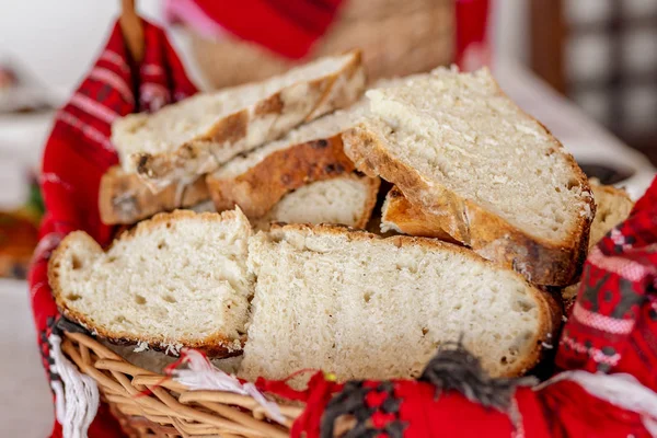 Pan Recién Horneado Tradicional Rumano Cesta — Foto de Stock