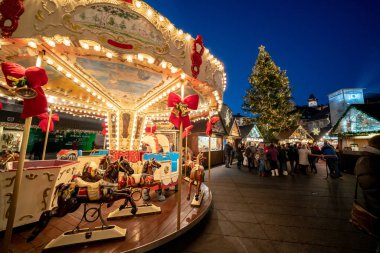 Şehrin ana Meydanı Graz advent pazarda