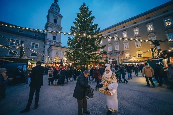Salzburgo Austria Diciembre 2018 Mercado Navidad Residenzplatz Por Noche — Foto de Stock