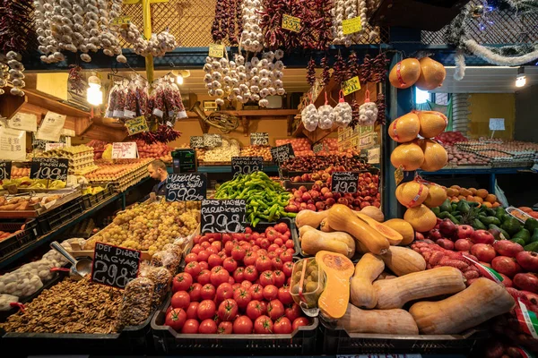 Budapeszt Węgry Grudnia 2017 Owoce Warzywa Centrum Rynku Hali Budapest — Zdjęcie stockowe