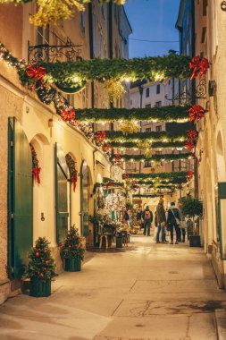 Salzburg eski şehrin sokaklarında Noel Noel için dekore edilmiştir.
