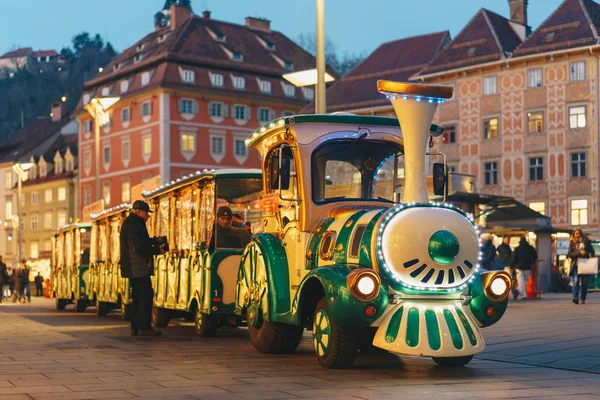 Kinderspurlose Bahn Auf Grazer Weihnachtsmarkt Vor Dem Rathaus — Stockfoto