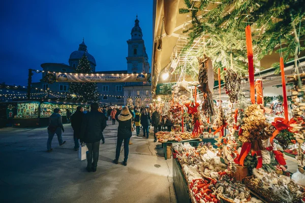 Mercado Adviento Christkindl Navidad Salzburgo Visto Través Árbol Navidad Ramas — Foto de Stock