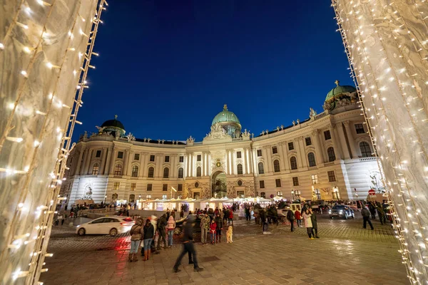 Vídeňské Vánoční Trhy Před Zámkem Hofburg Noci — Stock fotografie