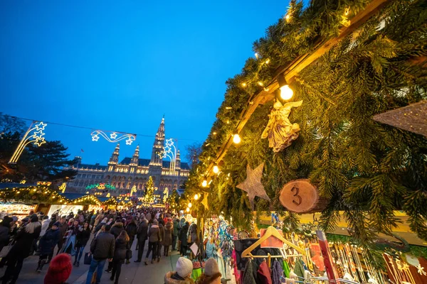 Традиционный Рождественский Рынок Вене Перед Ратушей — стоковое фото