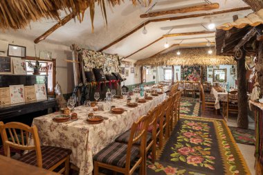 Butuceni, Moldova - Kasım 2018: Moldova Cumhuriyeti eski Orhei bölgesinde eski bir evin geleneksel Moldova ev iç