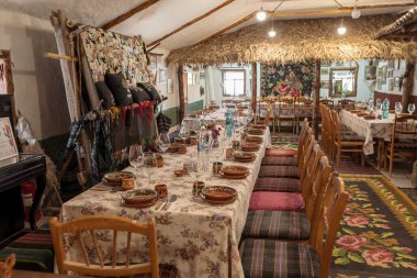 Butuceni, Moldova - Kasım 2018: Moldova Cumhuriyeti eski Orhei bölgesinde eski bir evin geleneksel Moldova ev iç