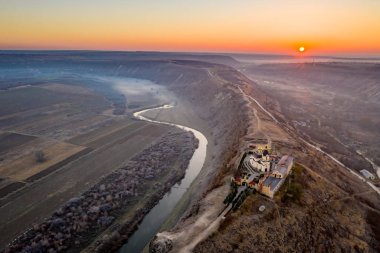 Reut Nehri ve Gündoğumu: Orhei manastırda Moldova Cumhuriyeti