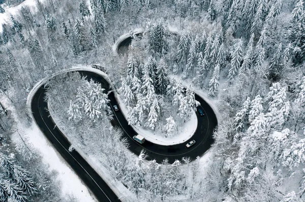 Carros Caminhões Estrada Meio Inverno — Fotografia de Stock