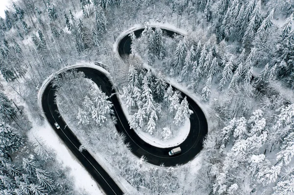 Estrada Inverno Através Uma Vista Aérea Fostes Drone — Fotografia de Stock