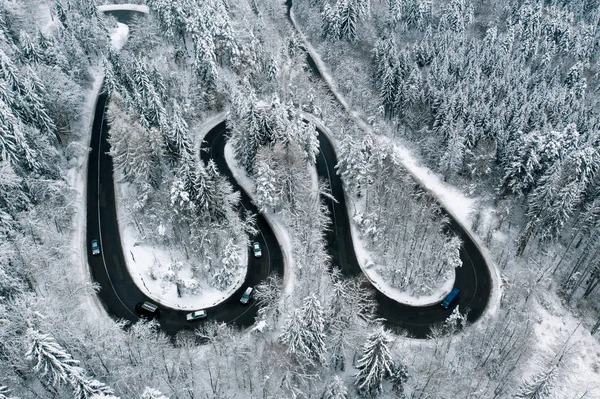 Condução Condições Inverno Uma Estrada Através Das Montanhas — Fotografia de Stock